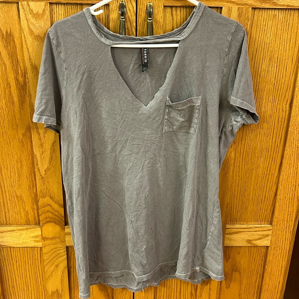 Size 0 gray Torrid tee
